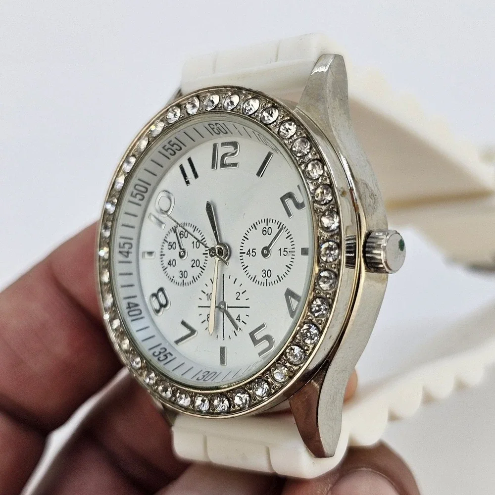 38MM Women's Watch White Dial Crystal Bezel White Plastic Bands New‎ Battery